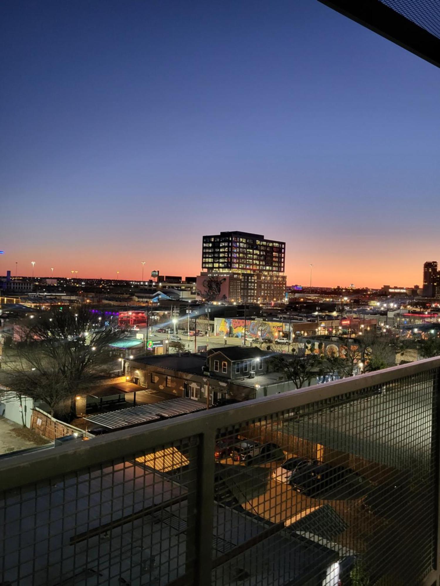 2Bdrm/2 King Beds/1Air Mattress Apartment Dallas Exterior photo