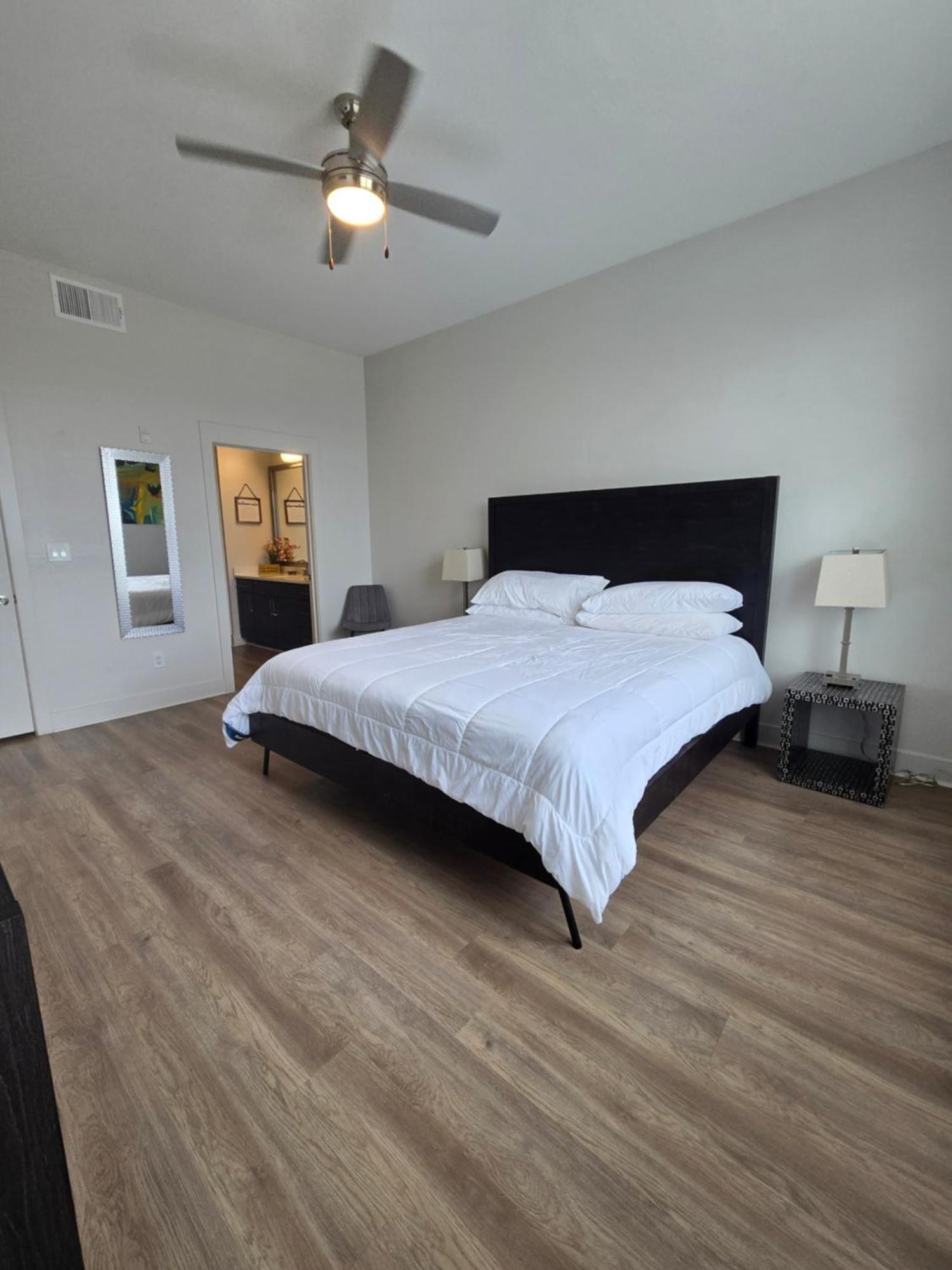2Bdrm/2 King Beds/1Air Mattress Apartment Dallas Exterior photo